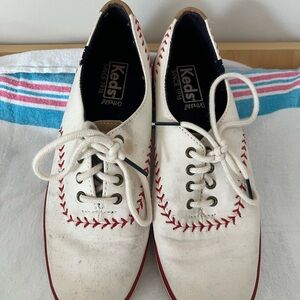 keds canvas baseball style shoes - size US 6.5